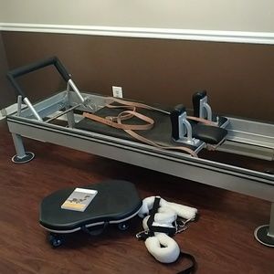 Pilaties machine with excessories